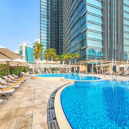 City Centre Rotana Doha Kültér fotó The swimming pool at the hotel