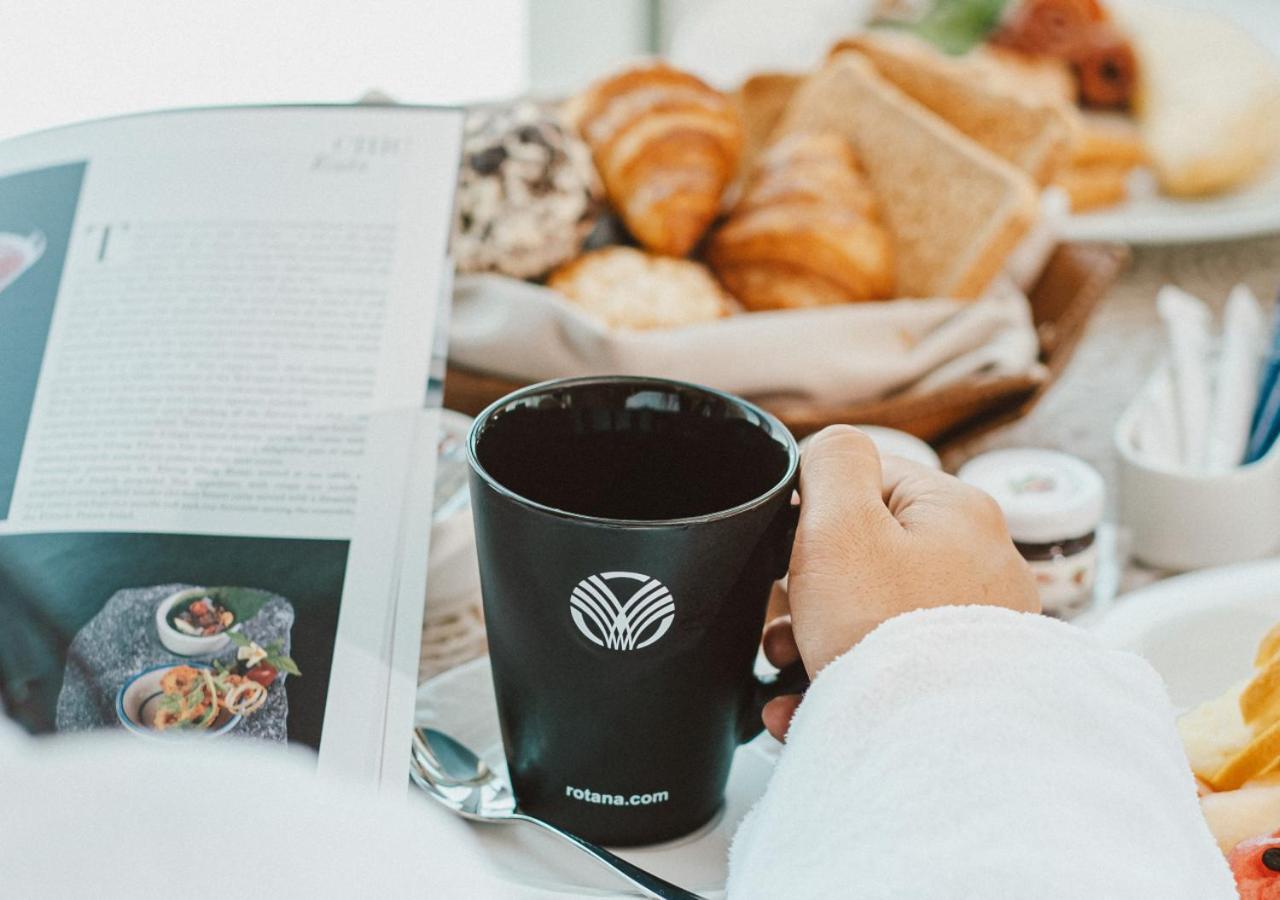 City Centre Rotana Doha Kültér fotó A reusable coffee cup