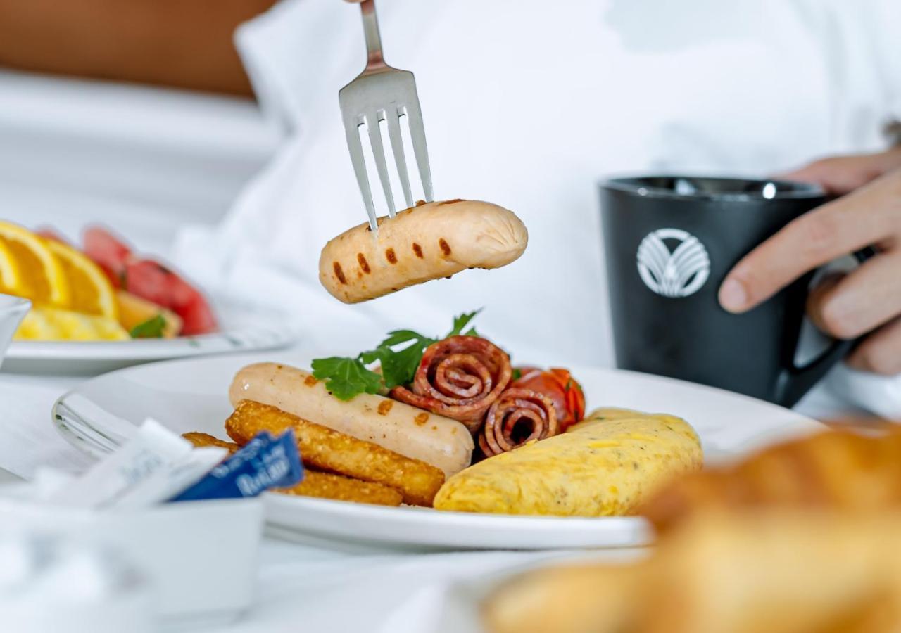City Centre Rotana Doha Kültér fotó A breakfast at the hotel