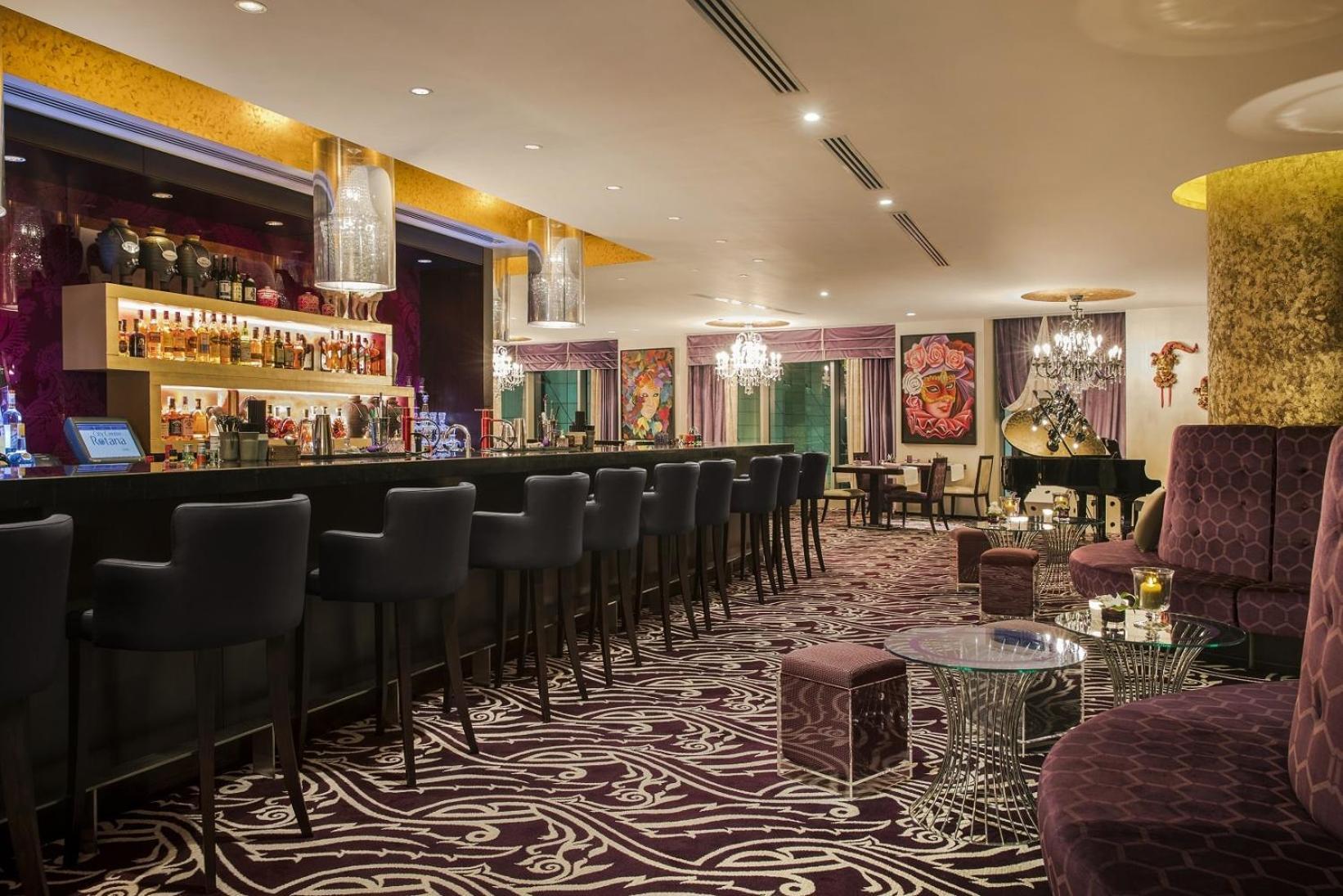 City Centre Rotana Doha Kültér fotó The bar at the Mandarin Oriental, London